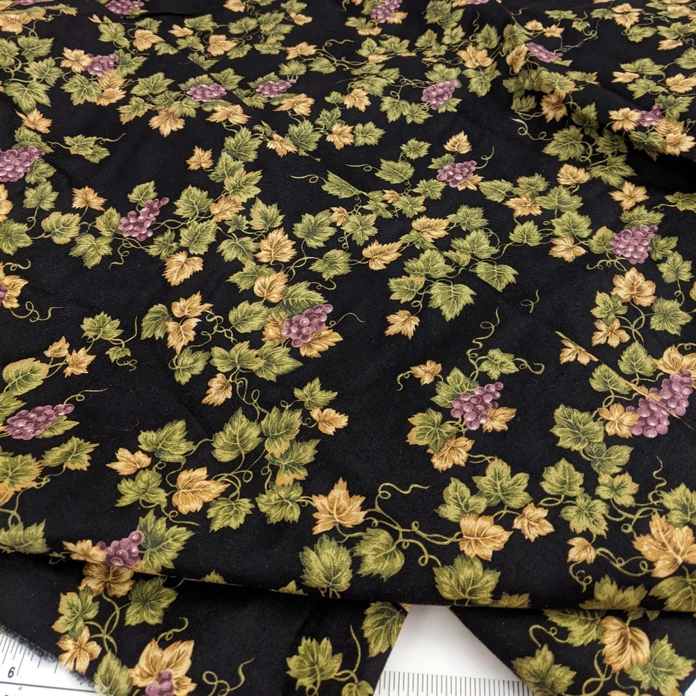 Vtg Cranston VIP black w purple grapes, green vines, 100% cotton, made in USA